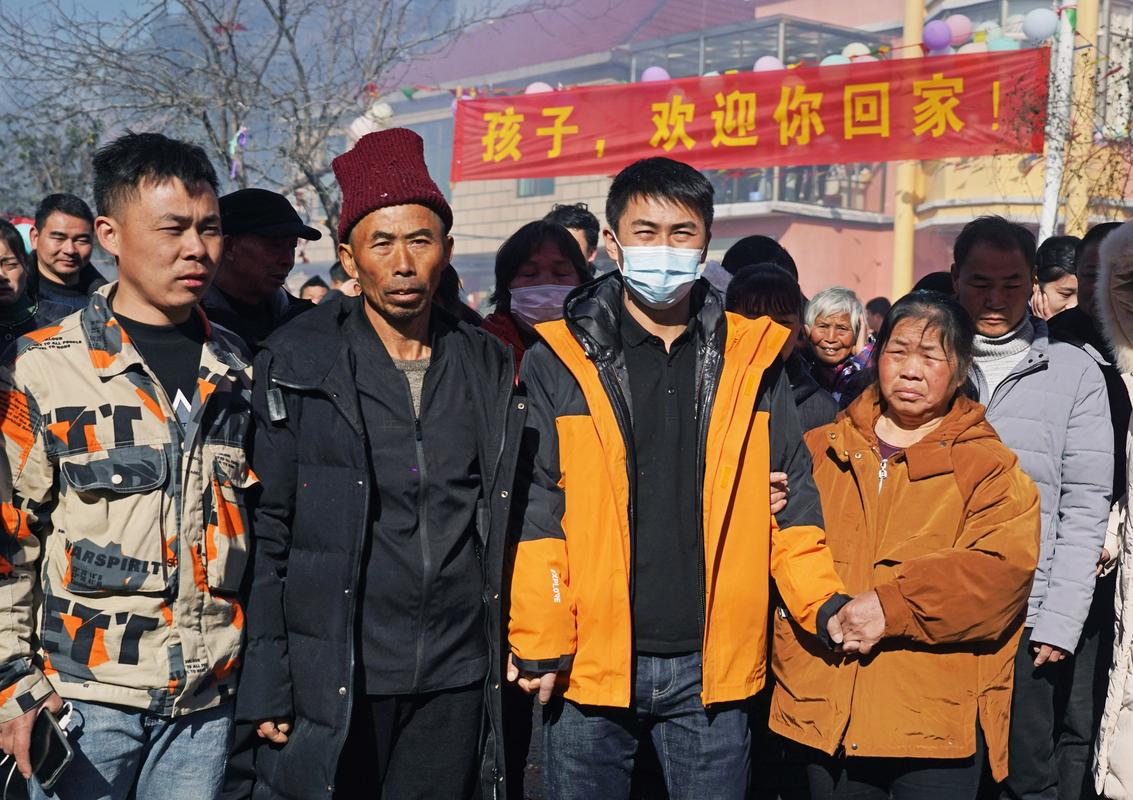 4岁被偷32年后回家,上门取货_123随叫随到