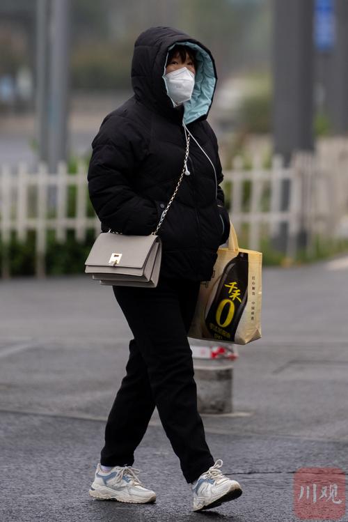 成都气温断崖式下跌,专业的一站式物流信息网_123随叫随到