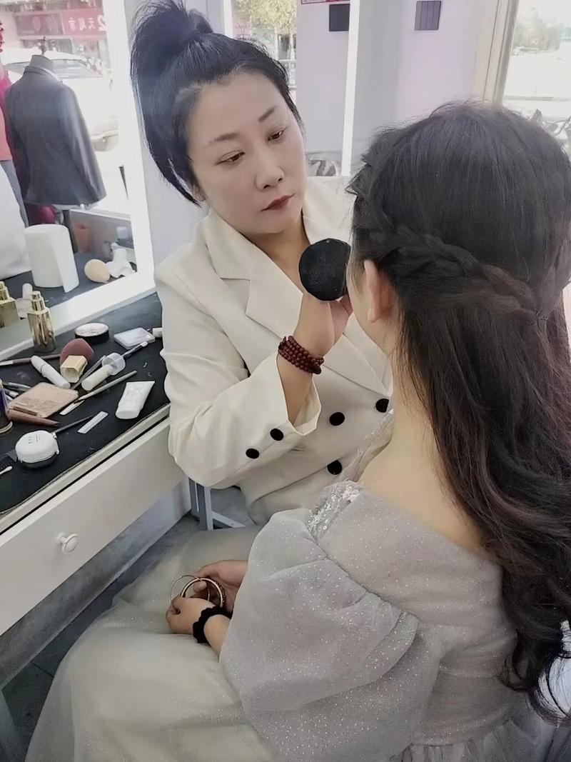女生艺考被卸3次妆,天天发车准时送达_123随叫随到
