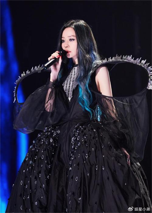 女歌手演唱会后被抓,物流专线直达_123随叫随到