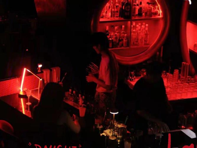 年轻人开酒吧月入3万,快递单号查询_123随叫随到