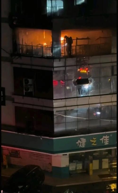 成都一医院发生火灾,让发货找车找物流更简单_123随叫随到
