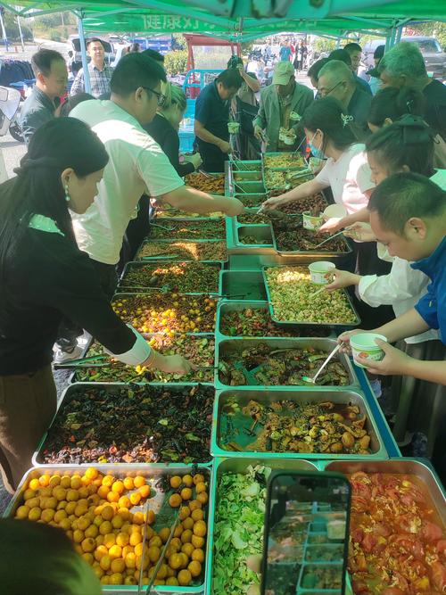 10元盒饭姐怒斥浪费,天天发车准时送达_123随叫随到