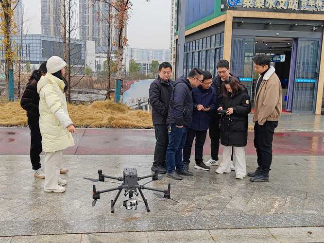 无人机飞手年入40万,上门取货_123随叫随到