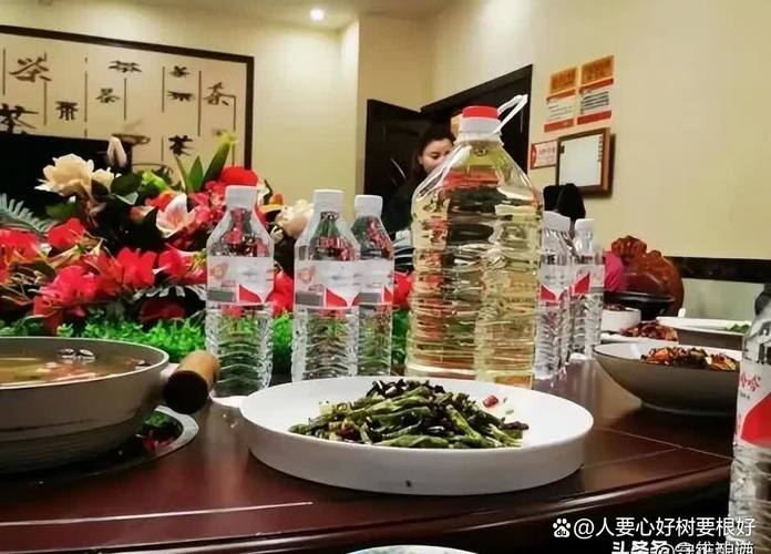 公务就餐8人喝白酒,仓配一体,时效速达
