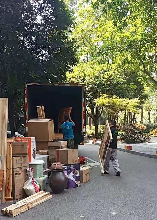 村民跪地求雨是摆拍,让发货找车找物流更简单_123随叫随到