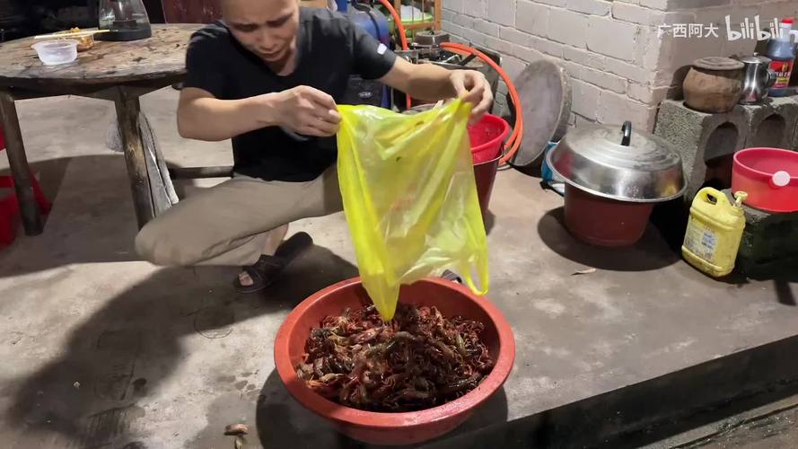 小龙虾价格腰斩,让发货找车找物流更简单_123随叫随到