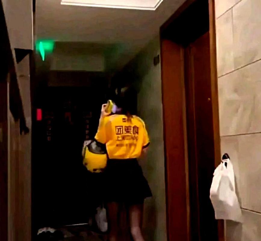 销售小哥救下女骑手,快递单号查询_123随叫随到