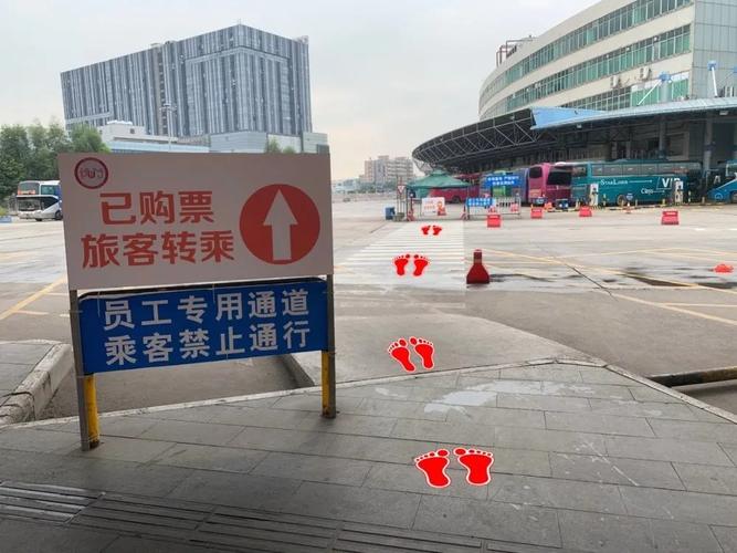 乘客深夜被丢服务区,物流专线直达_123随叫随到