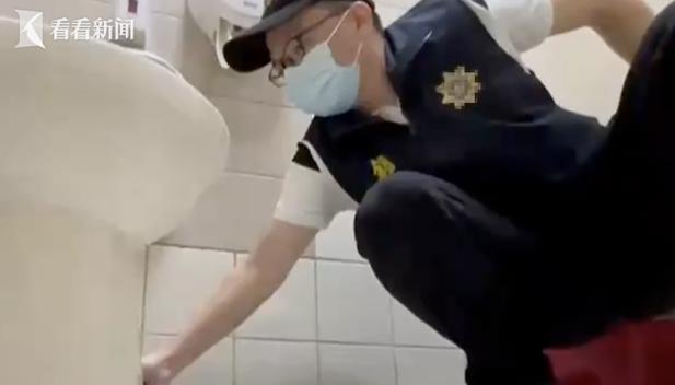 宿舍男厕出现摄像头,天天发车准时送达_123随叫随到