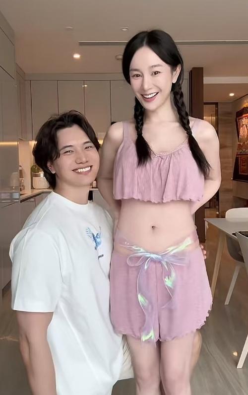 张檬晒儿子正面照,快递单号查询_123随叫随到