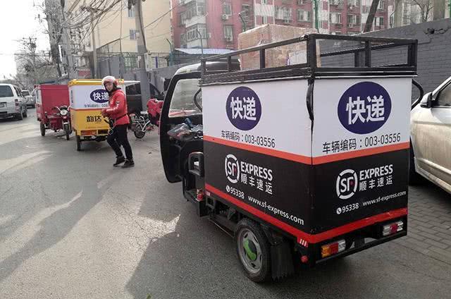 小车遭夹击2人身亡,快递单号查询_123随叫随到