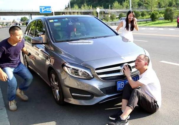 两女扮孕妇碰瓷多车,上门取货_123随叫随到