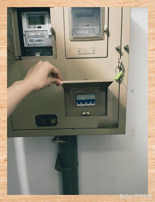 物业欠费致小区停电,上门取货_123随叫随到