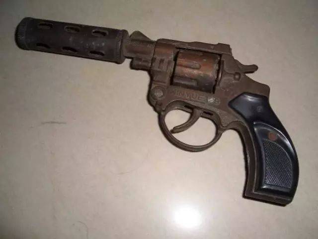 旧玩具枪射出真子弹,ip138快递查询网_随叫随到