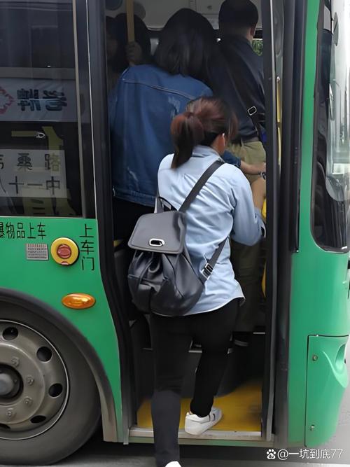 公交站椅子仅手机高,上门取货_123随叫随到