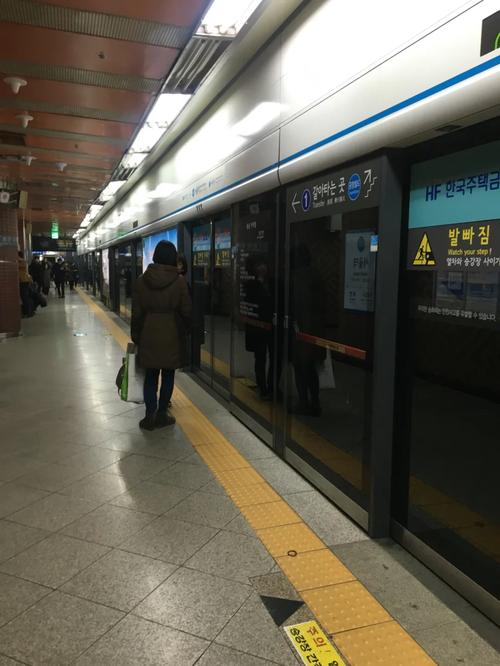 首尔一列地铁起火,物流专线直达_123随叫随到