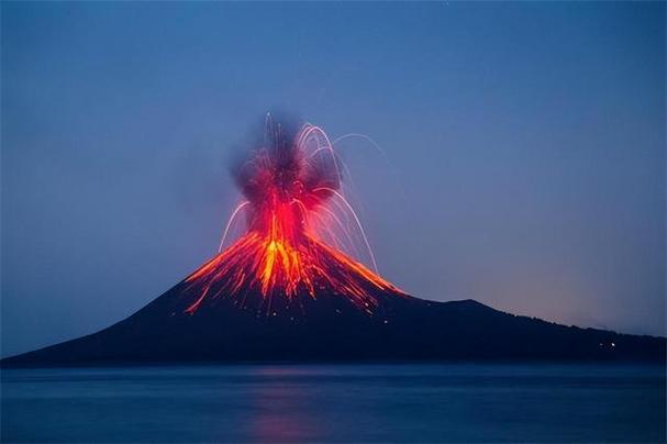 火山喷发时游客急逃,物流专线直达_123随叫随到
