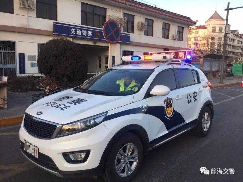 女网红违停跳上警车,物流专线直达_123随叫随到