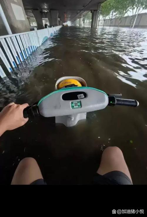 长沙暴雨楼梯变瀑布,物流专线直达_123随叫随到