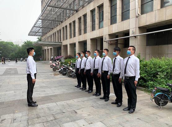 美国加州街头变战场,物流专线直达_123随叫随到