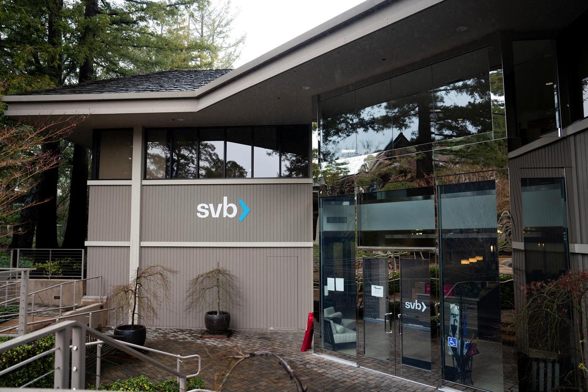 美国一半大学将破产,快递单号查询_123随叫随到