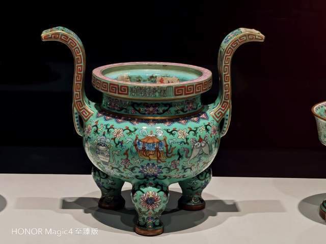 故宫展品疑被雨打湿,快递单号查询_123随叫随到