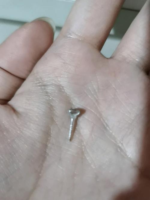 男子误将502滴右眼,物流专线直达_123随叫随到