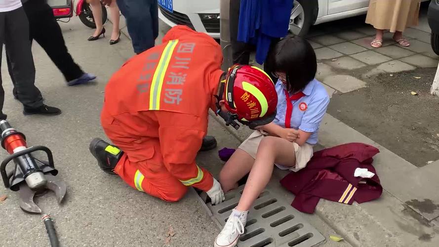 女童被冲进下水道,仓配一体,时效速达