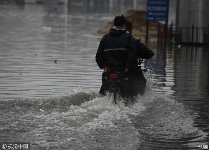 四川暴雨行车如划船,快递单号查询_123随叫随到