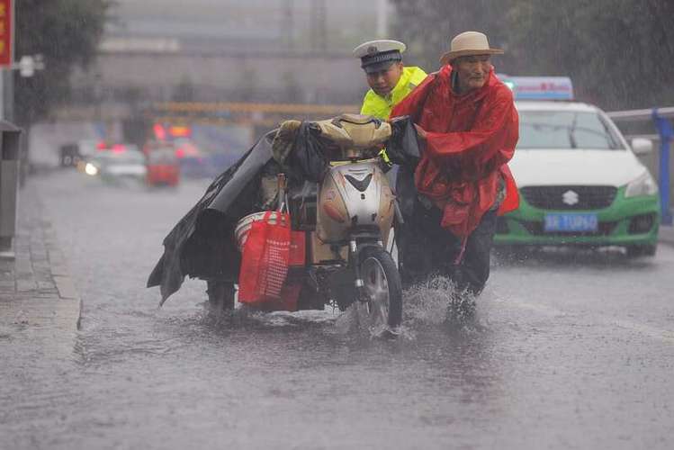 河南暴雨致8人失联,物流专线直达_123随叫随到